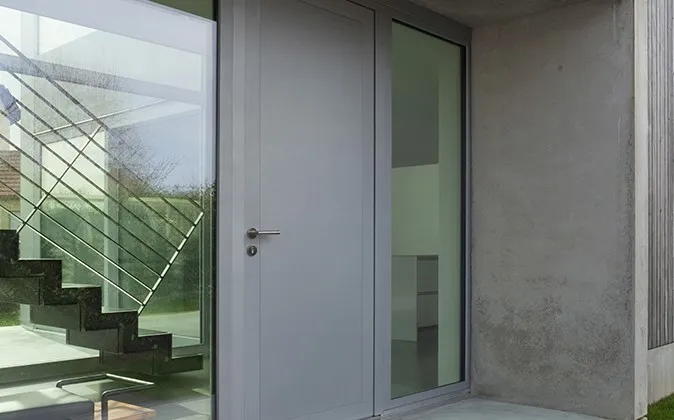 Drewniano aluminiowe drzwi zewnętrzne